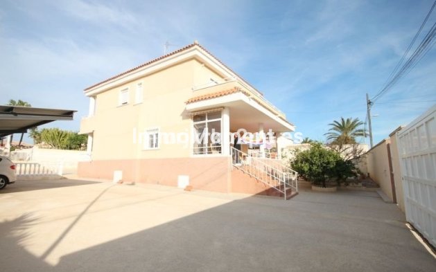 Resale - Villa - Torrevieja - Aguas Nuevas