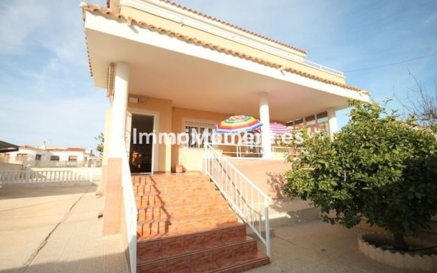 Resale - Villa - Torrevieja - Aguas Nuevas