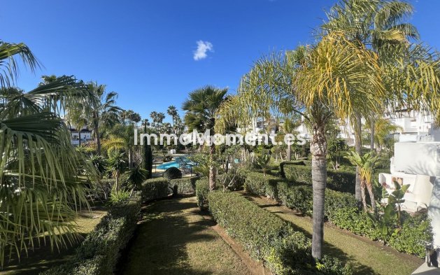 Revente - Villa - Estepona  - Costalita