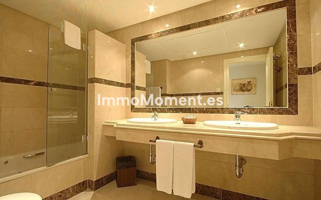 Resale - Apartment - Marbella - Puerto Banús