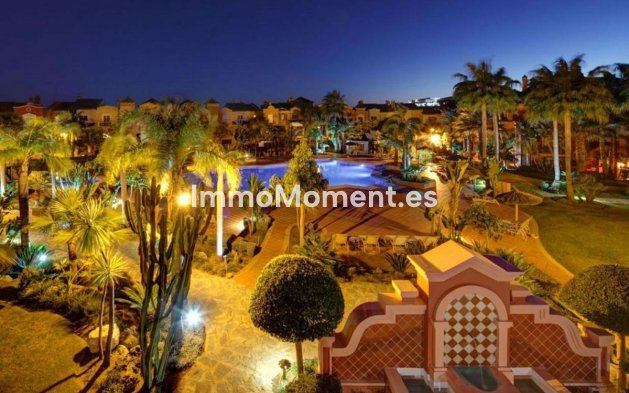 Resale - Apartment - Marbella - Puerto Banús