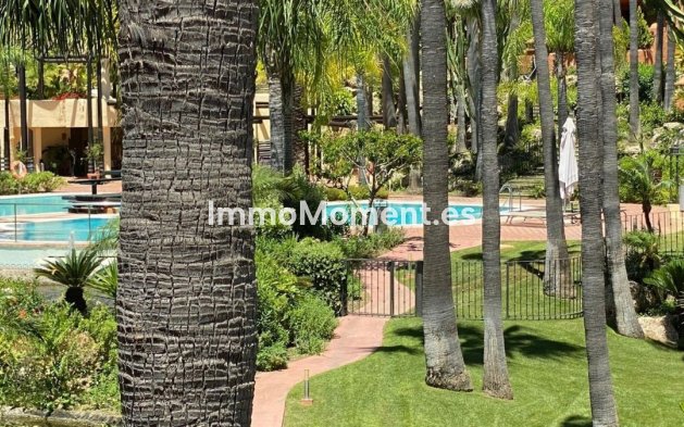 Resale - Apartment - Marbella - Puerto Banús