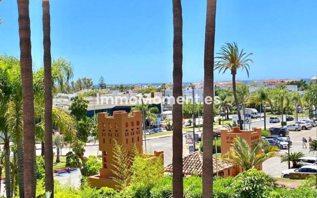 Resale - Apartment - Marbella - Puerto Banús