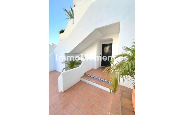 Resale - Apartment - Marbella - Nueva Andalucía