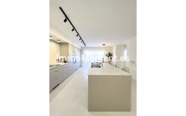 Resale - Apartment - Marbella - Nueva Andalucía