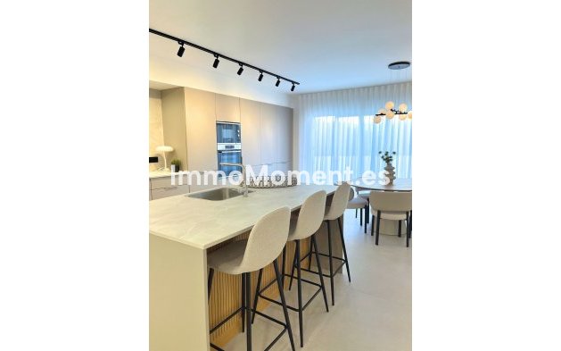 Resale - Apartment - Marbella - Nueva Andalucía