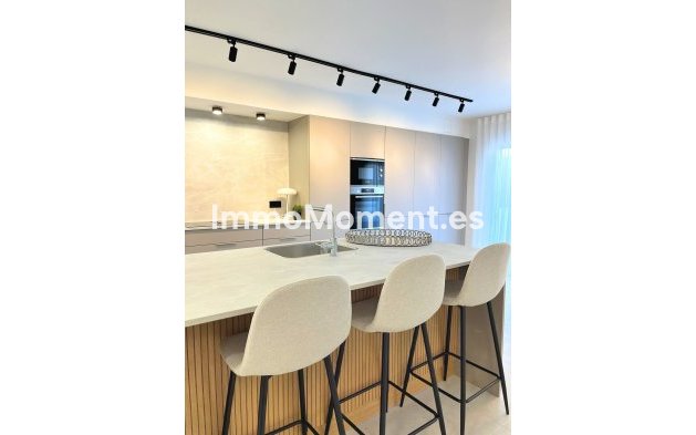 Resale - Apartment - Marbella - Nueva Andalucía