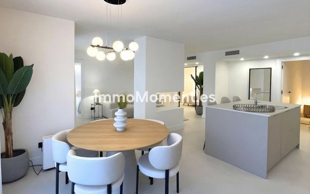 Resale - Apartment - Marbella - Nueva Andalucía