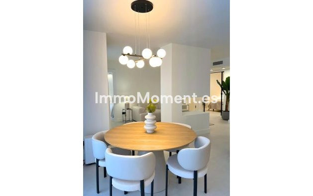 Resale - Apartment - Marbella - Nueva Andalucía