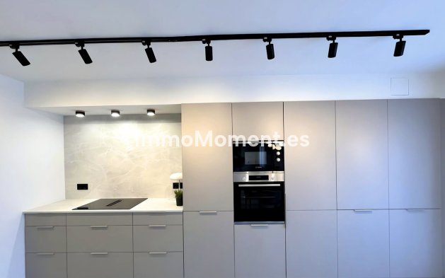 Resale - Apartment - Marbella - Nueva Andalucía