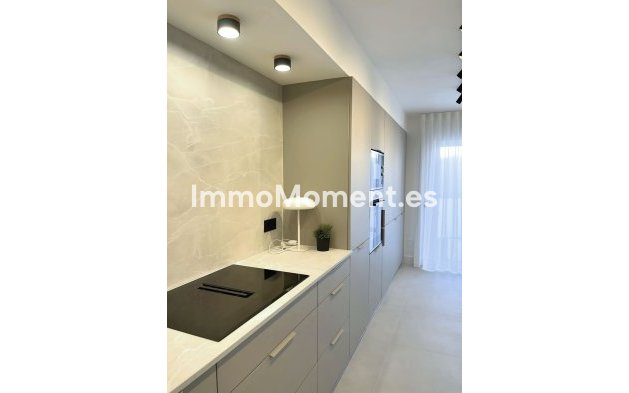 Resale - Apartment - Marbella - Nueva Andalucía