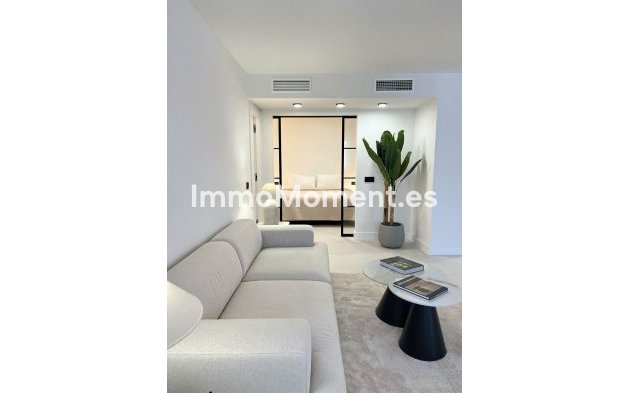 Resale - Apartment - Marbella - Nueva Andalucía