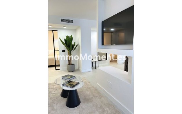 Resale - Apartment - Marbella - Nueva Andalucía