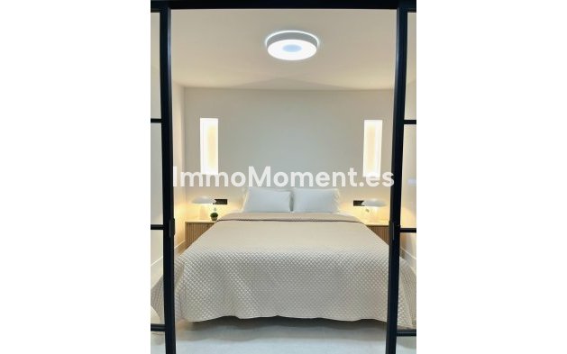 Resale - Apartment - Marbella - Nueva Andalucía