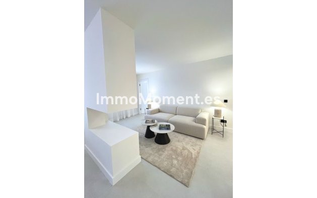 Resale - Apartment - Marbella - Nueva Andalucía