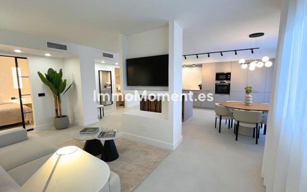 Resale - Apartment - Marbella - Nueva Andalucía