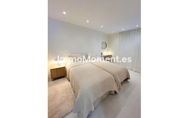 Resale - Apartment - Marbella - Nueva Andalucía