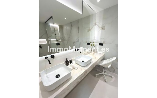 Resale - Apartment - Marbella - Nueva Andalucía