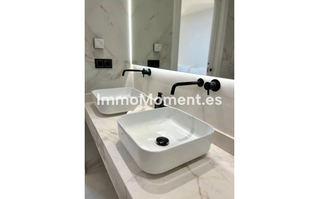 Resale - Apartment - Marbella - Nueva Andalucía