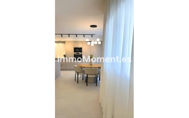 Resale - Apartment - Marbella - Nueva Andalucía