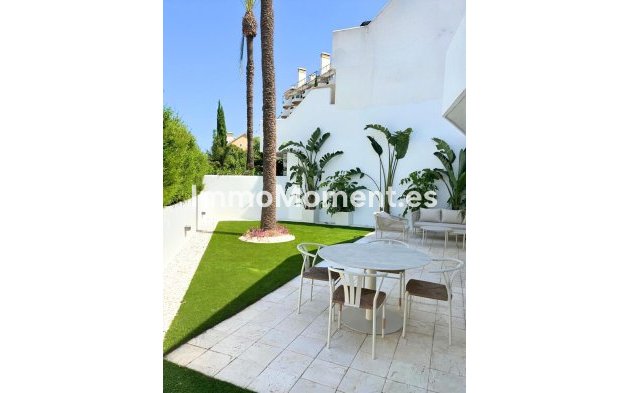 Resale - Apartment - Marbella - Nueva Andalucía
