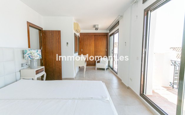 Resale - Apartment - Marbella - Altos de los Monteros