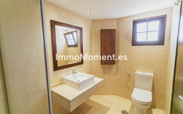 Resale - Apartment - Marbella - Altos de los Monteros
