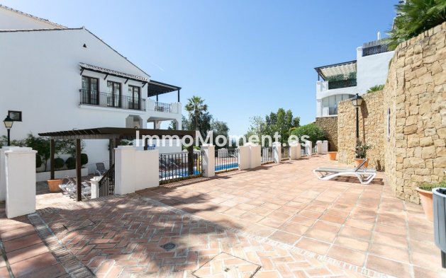 Resale - Apartment - Marbella - Altos de los Monteros