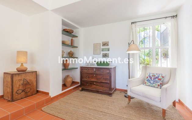 Resale - Villa - Estepona - Estepona Centro