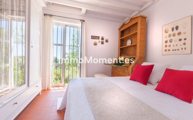 Resale - Villa - Estepona - Estepona Centro