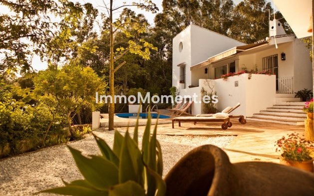 Resale - Villa - Estepona - Estepona Centro