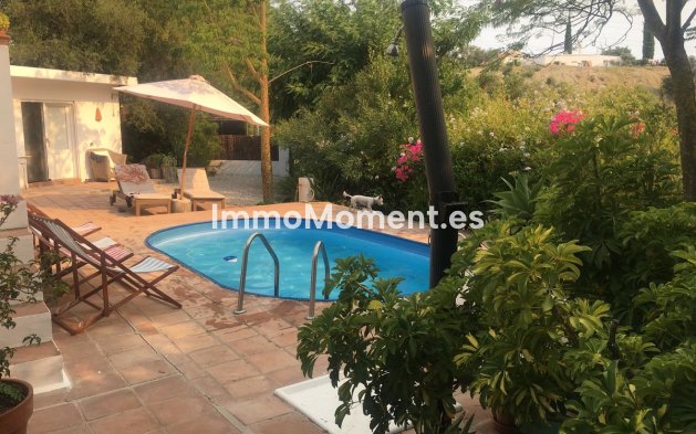 Resale - Villa - Estepona - Estepona Centro