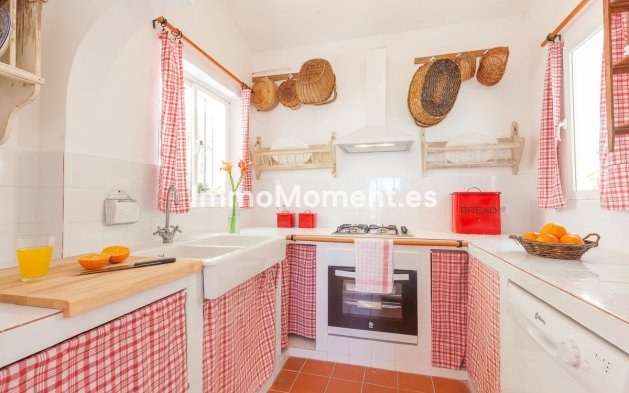 Resale - Villa - Estepona - Estepona Centro