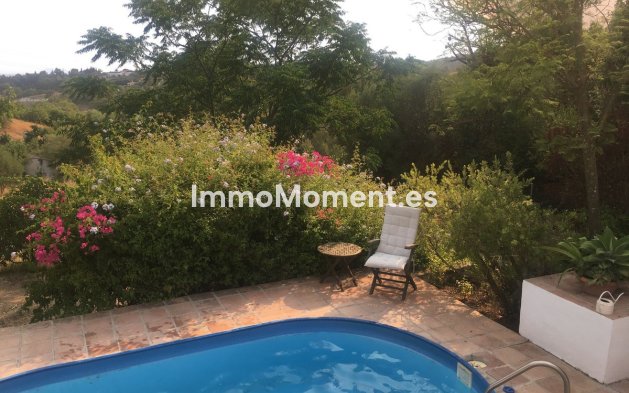 Resale - Villa - Estepona - Estepona Centro