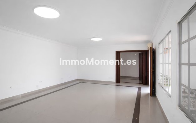 Resale - Villa - Fuengirola - Fuengirola Centro