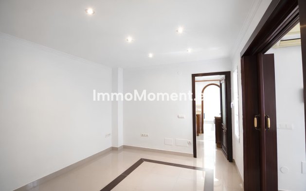 Resale - Villa - Fuengirola - Fuengirola Centro