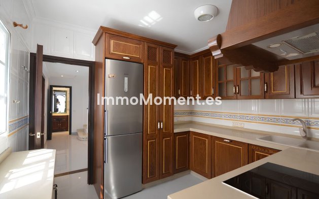 Resale - Villa - Fuengirola - Fuengirola Centro