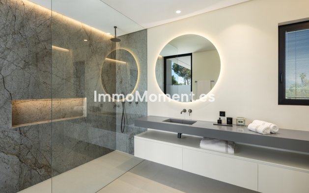 Resale - Villa - Marbella - Nueva Andalucía