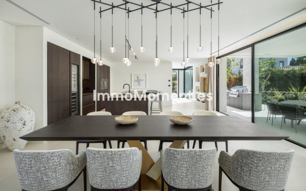 Resale - Villa - Marbella - Nueva Andalucía