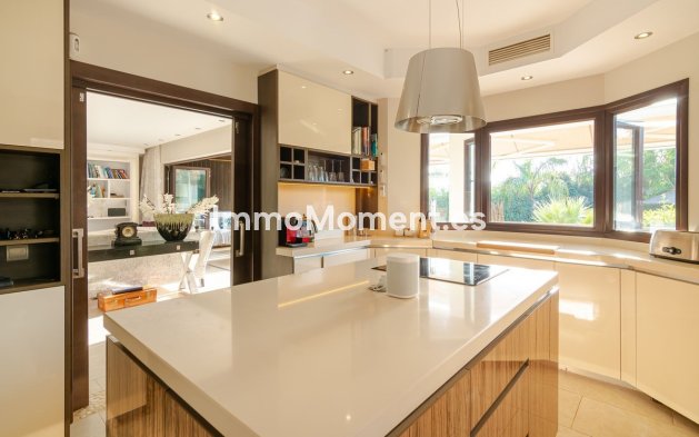 Wiederverkauf - Villa - Marbella - Nueva Andalucía