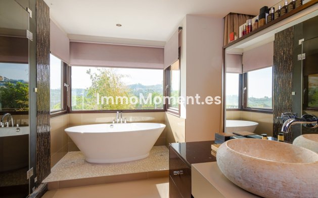 Wiederverkauf - Villa - Marbella - Nueva Andalucía