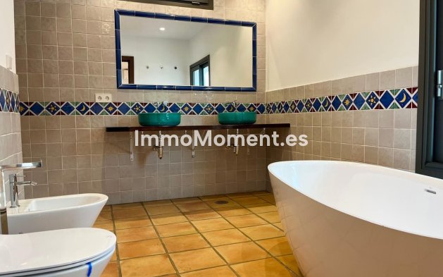 Wiederverkauf - Villa - Marbella - Nagüeles