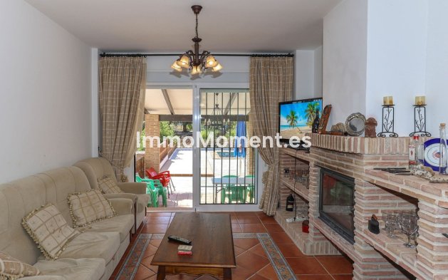 Reventa - Villa - Interior  - Guaro