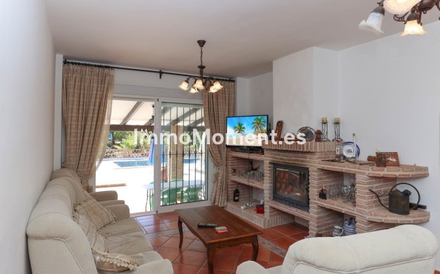 Reventa - Villa - Interior  - Guaro