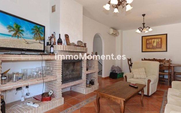 Reventa - Villa - Interior  - Guaro