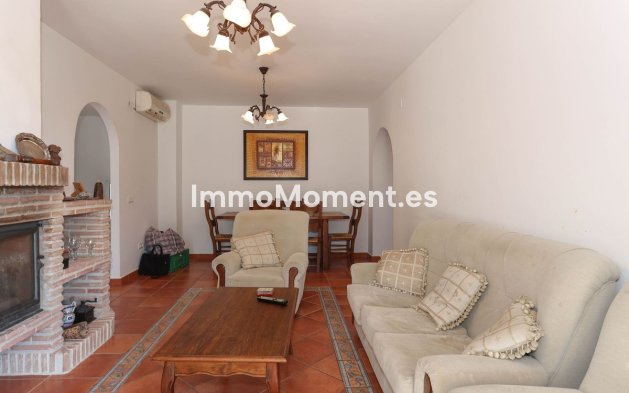 Reventa - Villa - Interior  - Guaro
