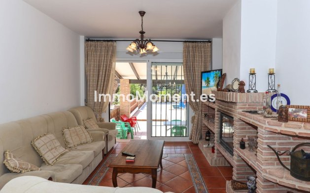 Reventa - Villa - Interior  - Guaro