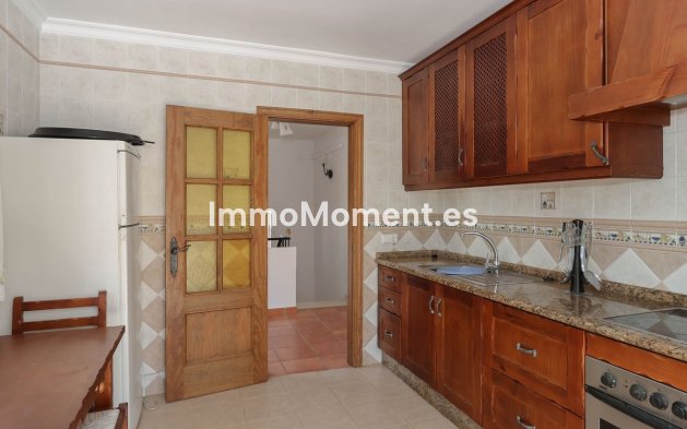 Reventa - Villa - Interior  - Guaro