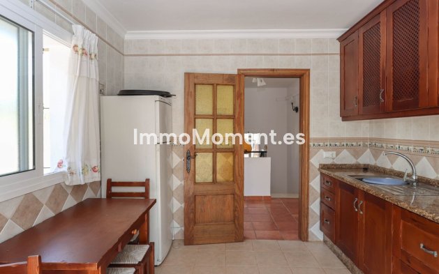 Reventa - Villa - Interior  - Guaro