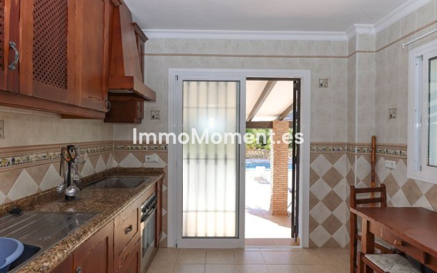 Reventa - Villa - Interior  - Guaro